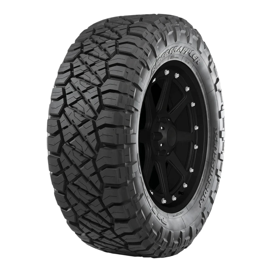 Caucho Nitto Ridge Grappler 265/70R17 para camioneta