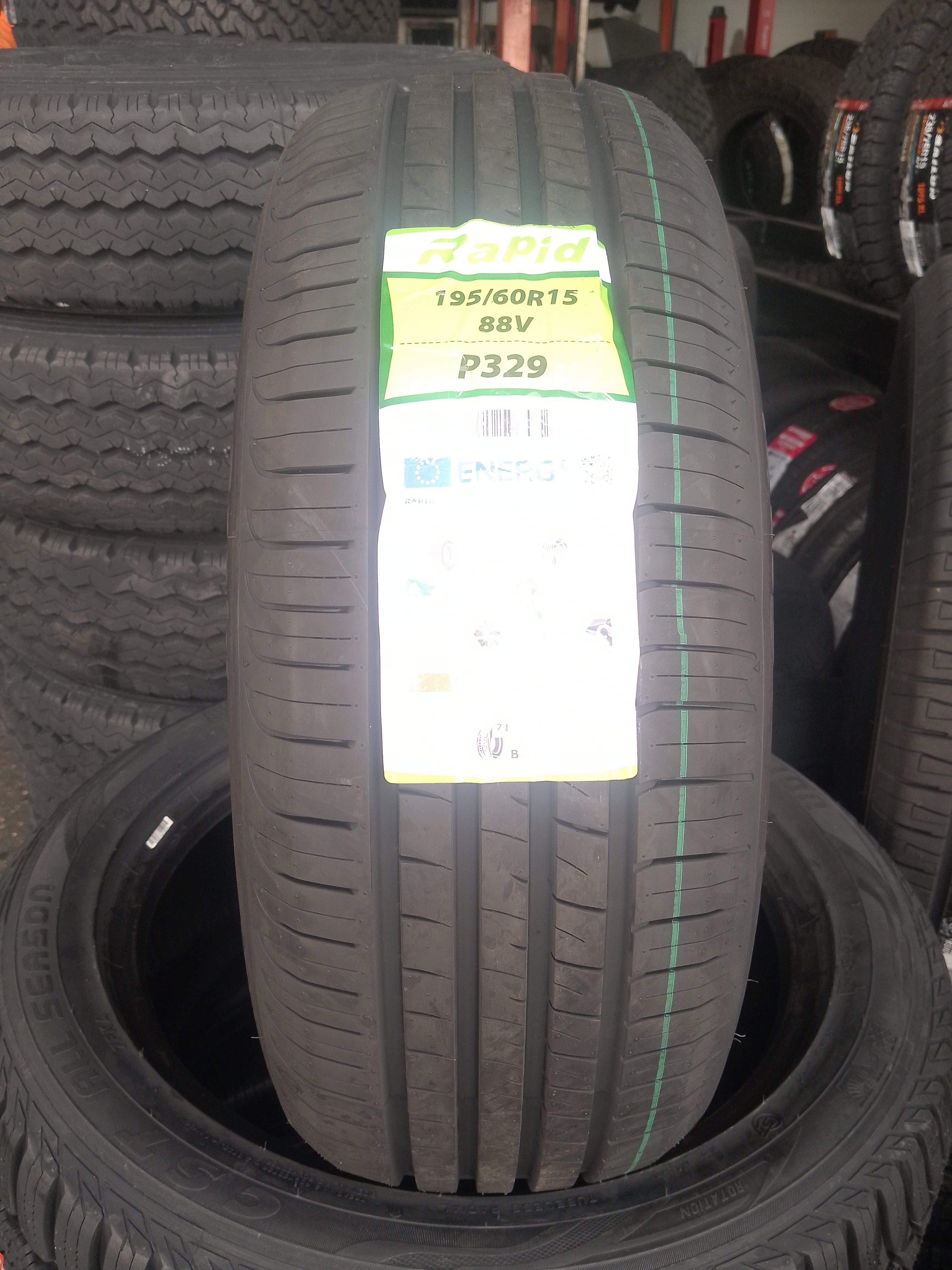 Caucho 195/60R15 Rapid P329 88V